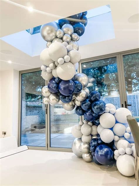 black and blue balloon garland|how to assemble balloon garland.